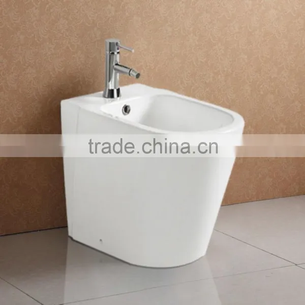 White Wall Hung Ceramic Bathroom Bidet photo-5