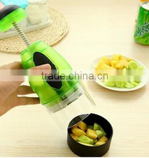 Cy289 Kitchen Tool Plastic Garlic Ginger Grinder Twist Press Onion Garlic Mincer photo-2