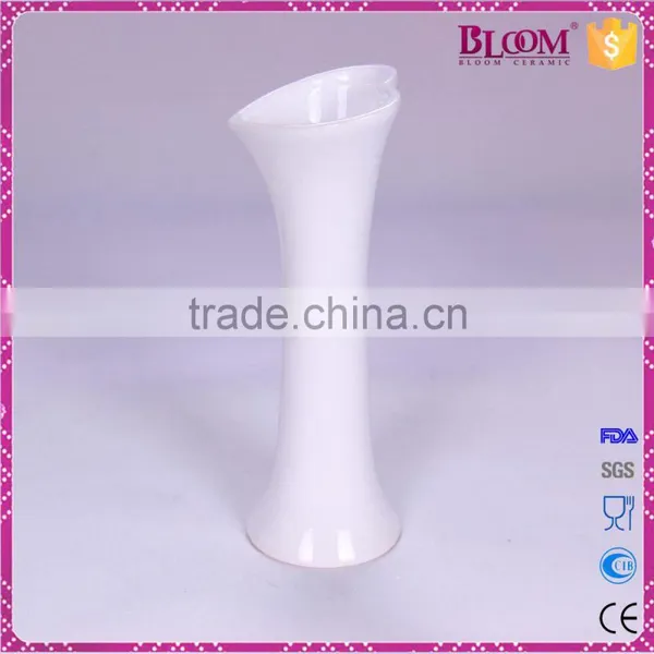 White Ceramic Heart Shaped Home Decoration Vase photo-2