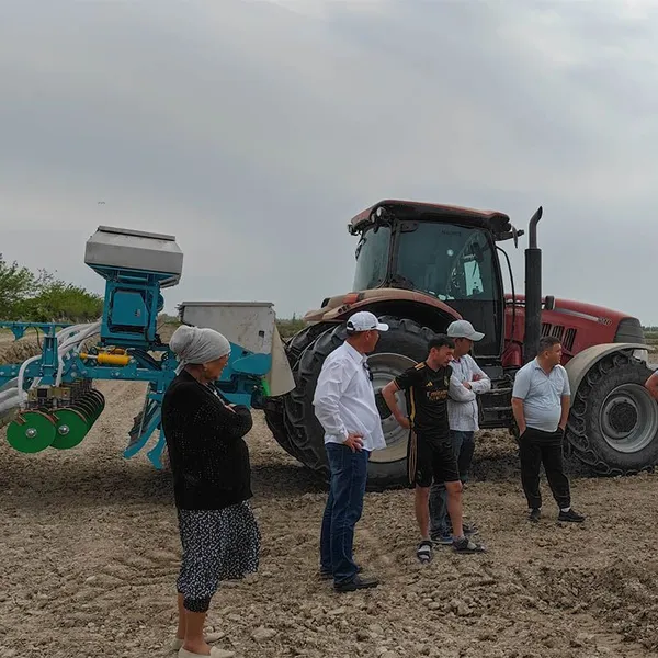 YXSF-07 24 Rows Seeding Fertilizing Machine With 2 Stainless Steel Seeds and Fertilizer Hopper photo-3