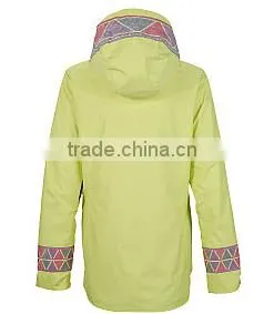 Woman Wear Adventure Wearing Snow Ski Jackets photo-2