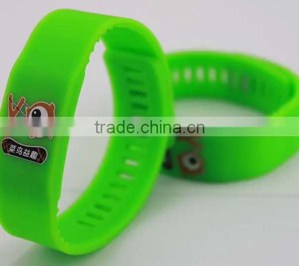 2016 Popular RFID Silicone Wristband With Customized LF HF UHF Chip photo-5