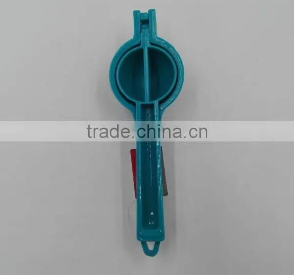 High Quality Plastic Kitchen Garlic Press photo-3
