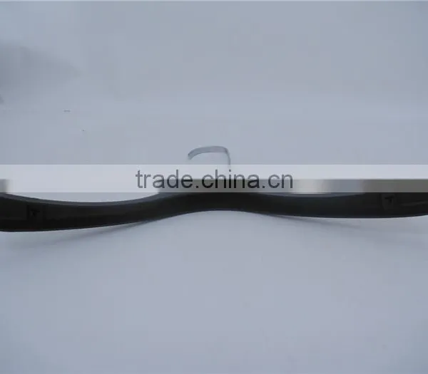 HEAD 15" Rubber Plastic Top Coat Suit Hanger With Logo on the Centre for Wholesale photo-2
