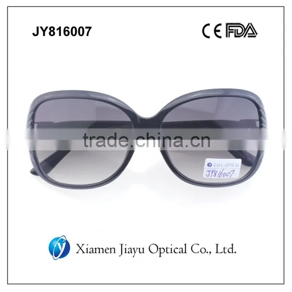New Square Frame Fashion Sunglasses for Women photo-4