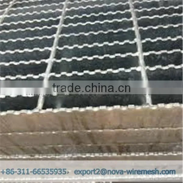 Factory Price Anti - Slip Serrated Steel Grating photo-2