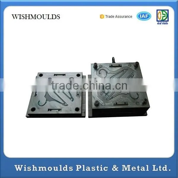 China Professional Plastic Hanger Mold Manufacturer photo-3