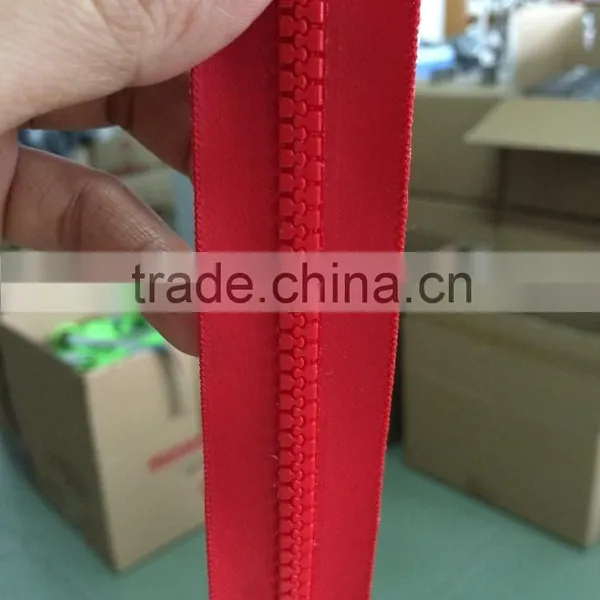 High Quality 5# Red Color Plastic Zipper Open End With Plastic Slider photo-3
