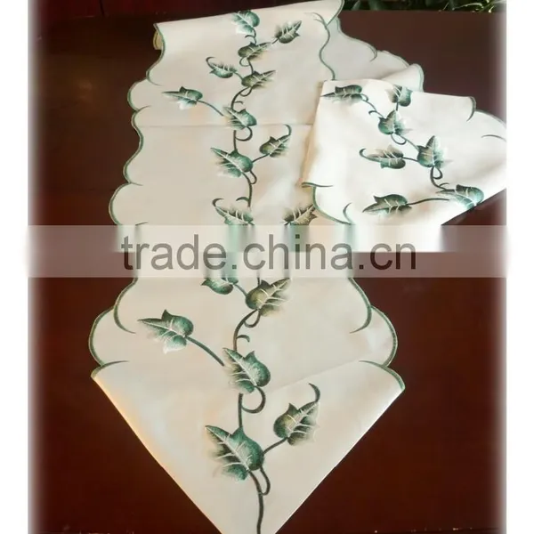 Cheap 100% Polyester Custom Embroidery Pattern Dining Table Cloth