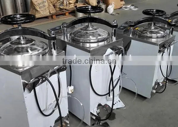 China Vertical Steam Autoclave photo-4