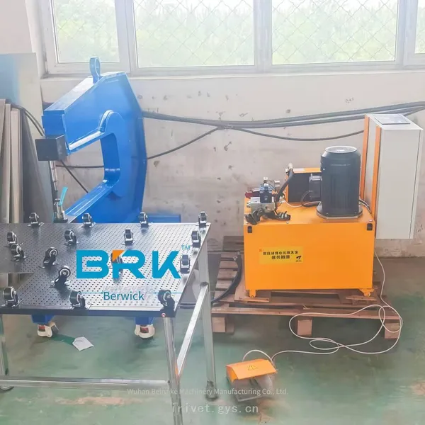 Application of Spr Riveting Technology in the Billboard Industry, Pneumatic Automatic Riveting Machine for Signs photo-3