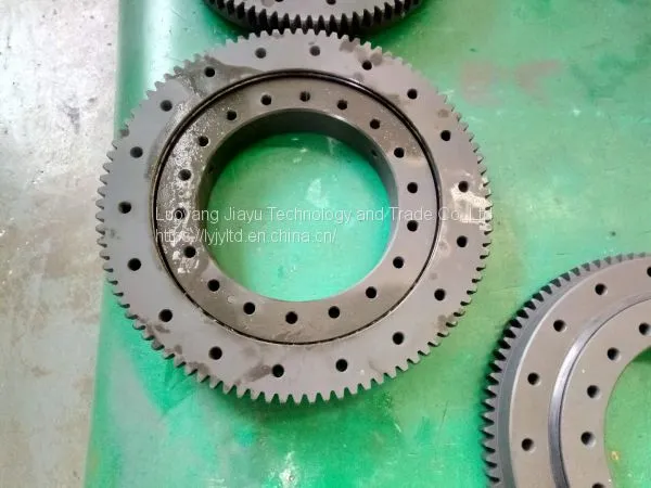 CRB 200/P6 Crossed Roller Slewing Bearing With Special Surface Treatment for Medical Equipment photo-3