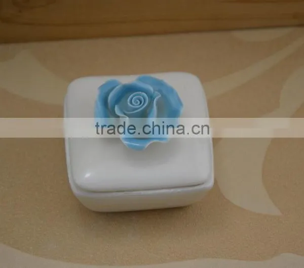 Wholesale White Ceramic Trinket Box With Flower Shape Design photo-4