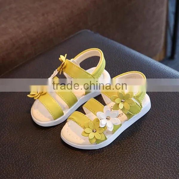 Zm35397a China Factory Cheap Kids Shoes Fashion Flower Sandals photo-3