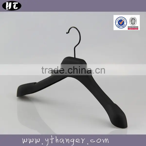 HA6896 Large Plastic Clothes Hanger Rubber Coated Men Jacket Hanger photo-4