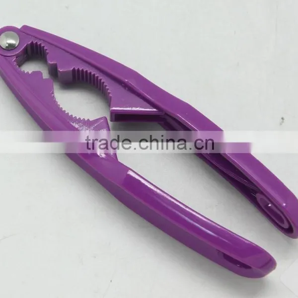 DURABLE COLORFUL PLASTIC PS NUT CRACKER FOR SUPERMARKET