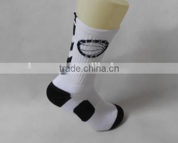 Wholesale Knitted Irregular Men Elite Custom Sports Socks photo-4