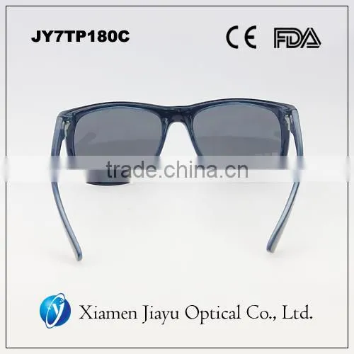 Cheap Classic Polarized (or PC) Sunglasses for Unisex With Custom Logo photo-5