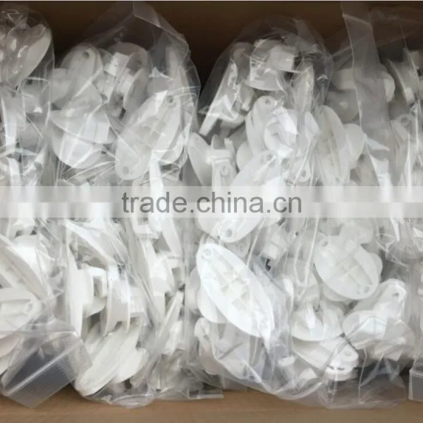 Fentech Farm Fence Plastic Claw Insulator for Nailing in Wood Post photo-4