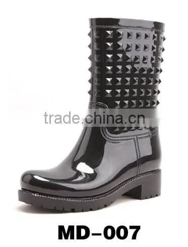 Fashionable Ladies Plastic Rain Boots New Arrival Item MD-007 photo-2