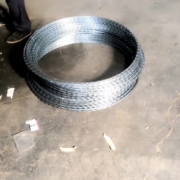 Israel/Middle East Special Defense: Heavy Duty Green PVC Coated Barbed Wire 960mm Wide x 22mm Long Barb for High Security Military Fence photo-5