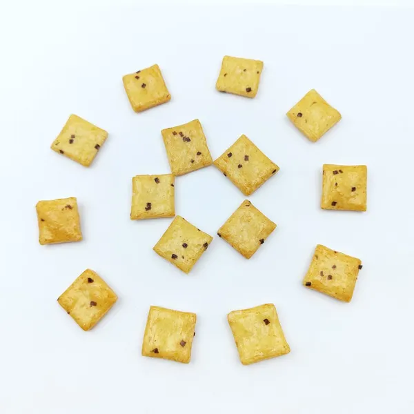 Healthy Non-fried Savory Chili Rice Cracker Squares BRC Halal Certified for Private Label OEM Service photo-2