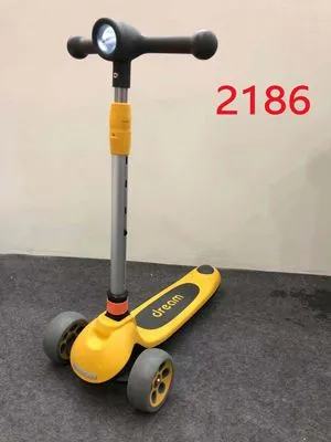 Children's Scooters Children's 3-wheel Music Glowing Folding Toys, Outdoor Sliding Sports, Boys and Girls Kids Kick