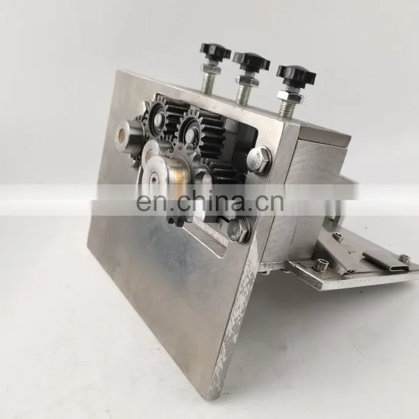 Nose Bridge Combination of Disposable Respirator Machine in Stock photo-4