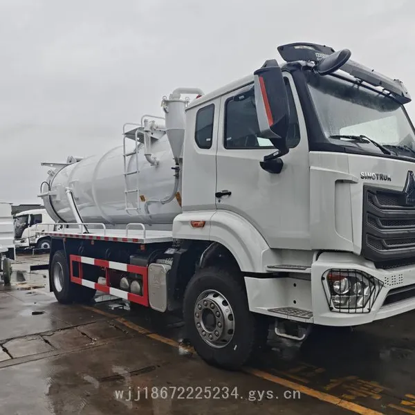 Sinotruk Howo Single-axle 4*2 10-cubic-meter and 12-cubic-meter Sewage Suction Truck, Export-type Combined Sewage and Fecal Suction Truck