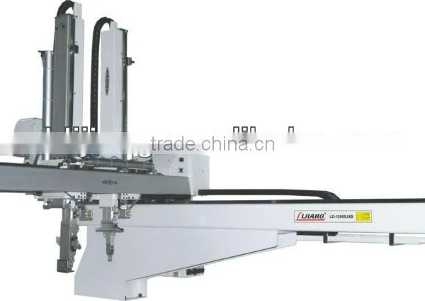 robot arm for injection moulding machine IN MOLD LABELING