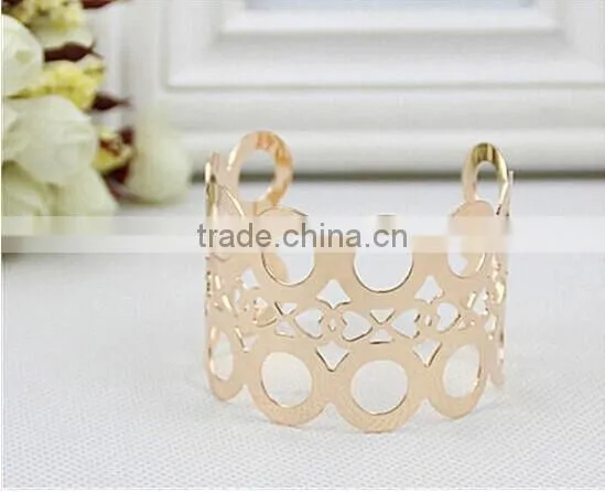 Dubai Fashion Jewelry 2015 Heart Hollow Bangle With Factory Direct Sale photo-3