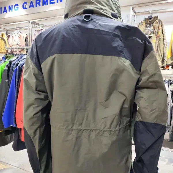 Men Waterproof Ski Jacket for Winter Snowboarding Jacket OEM Service photo-2