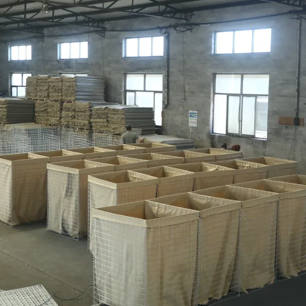 Latch-type explosion-proof wall welded wire galvanized explosion-proof cage training base cover explosion-proof mesh box isolation barrier custom