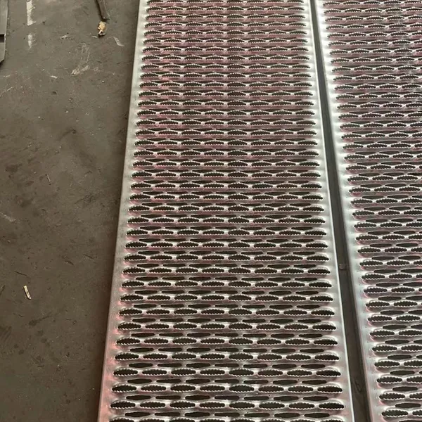 Anti-slip Perforated Mesh Pattern Plate, With Alligator Mouth Holes, Suitable for Pedestrian Walkways, Cutting and Bending Services Available photo-3