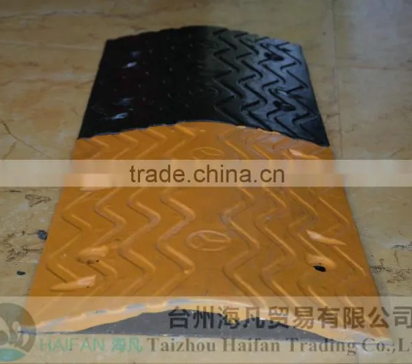 1000*350*40mm Heavy Strength Reflective Rubber Speed Hump for Crossing/High Quality Rubber Speed Hump Used in Intersection photo-3