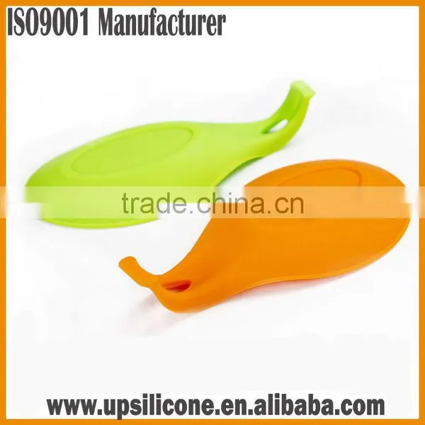 wholesale heat resistant silicone spoon holder silicone spoon rest kitchen utensil holder silicone kitchen tools