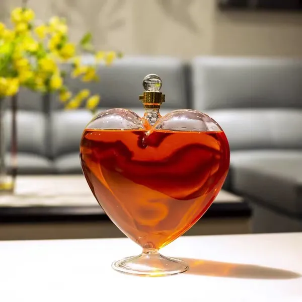 China Huachi Glass Bottle Factory's Hand-blown Animal Lion-shaped Wine Bottles, High-end Glass Wine Bottles for Red Wine. photo-4