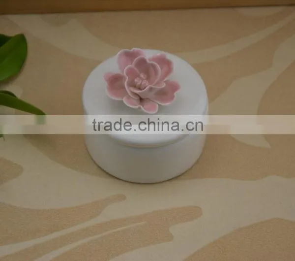 Wholesale White Porcelain Trinket Box With Flower Shape Design photo-2