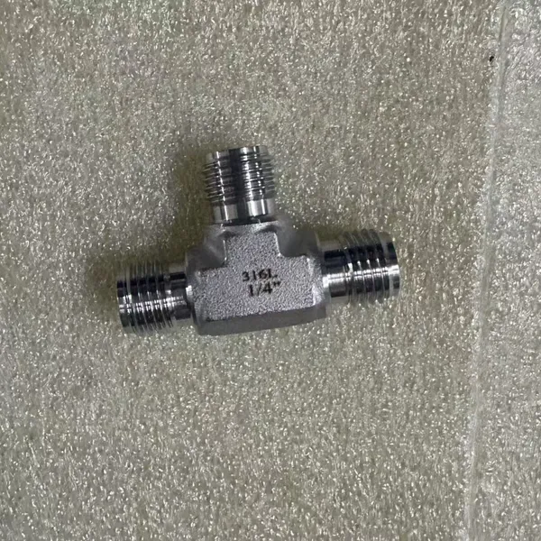 316L Stainless Steel VCR Male Tee Fitting for Ultra-High Purity Gas Systems photo-4