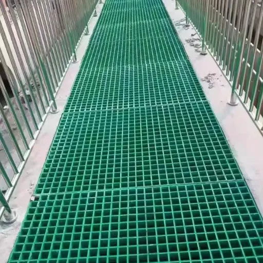 Glass Fiber Reinforced Polyester GRP Grating With Grid Pitch 38x38mm