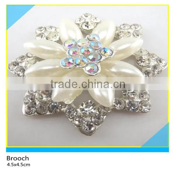 Sliver Plated Pearl Plum Blossom Design Brooch for Dress Decoration 3.5x4.5cm photo-4