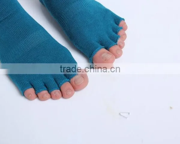 Non-slip Yoga Massage Five Fingers Socks Environmental Particles Wear Cotton Antibacterial Yoga Socks Wholesale photo-3