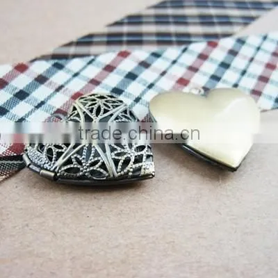 27mm Filigree Cage Locket Pendant Antiqued Bronze Brass Heart Shape Photo Locket Pendant Charm DIY Supplies 1131003 photo-2
