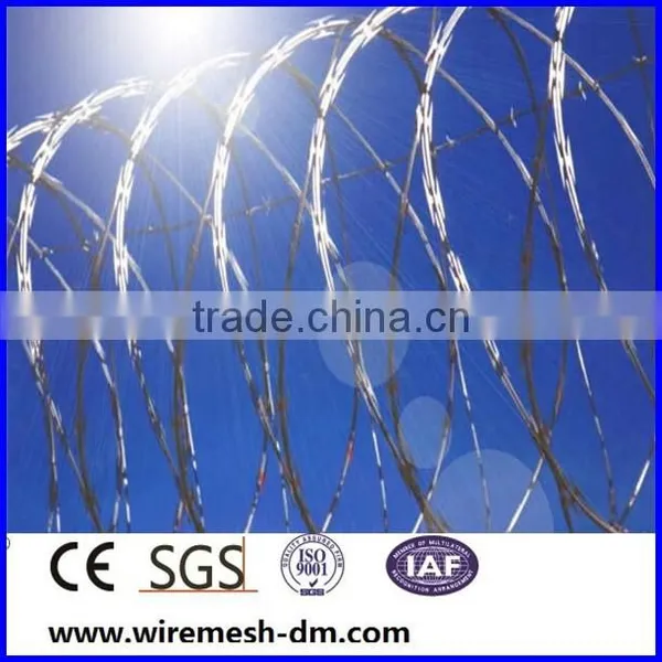 Hot-dipped Concertina Razor Barbed Wire , Razor Wire Fencing ,BTO-22 Razor Barbed Wire photo-2