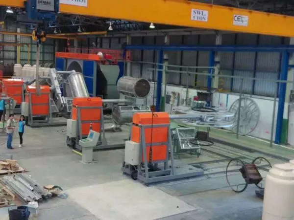 В продаже в Китае маленькая шаттловая ротационная машина для изготовления пластиковых водонакопителей Rising Sun.