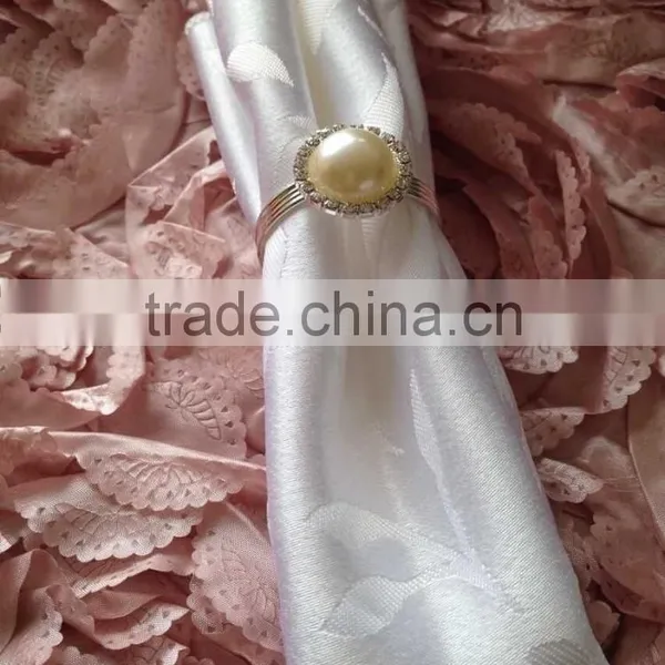 Hot Sale Delicate Clear Diamond and Pearl Round Napkin Ring Serviette photo-4