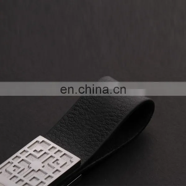 High Quality Promotional Zinc Alloy Laser Logo Black Leather Metal Car Keychain photo-4