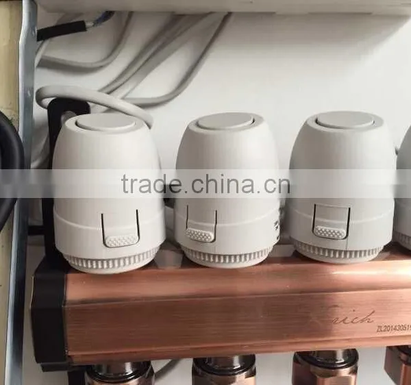 Brass Manifold With Digital Gauge and Ball Valve for Underfloor Heating System photo-5