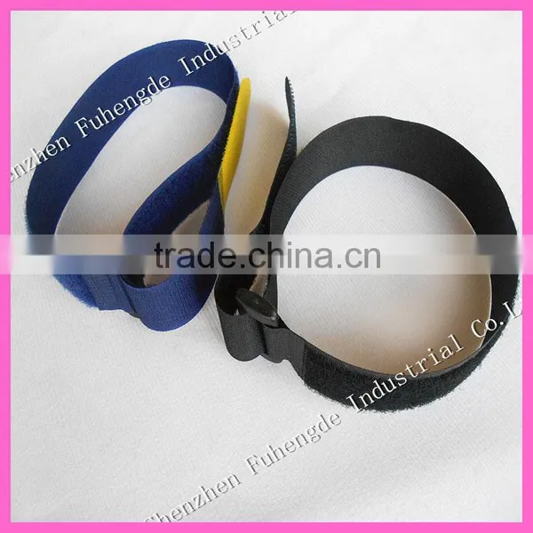 Cinch cable straps with plastic loop
