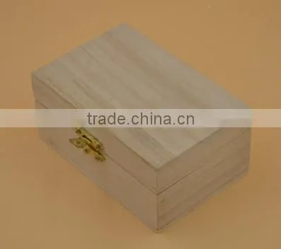 Packaging Boxes With Lid and Golden Lock
